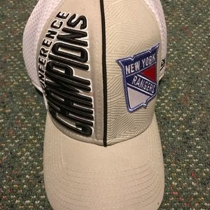 nyr hat